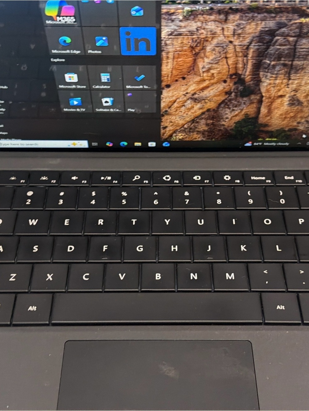 Microsoft Surface Pro 3 – 256GB SSD, 8GB RAM, Keyboard & Charger